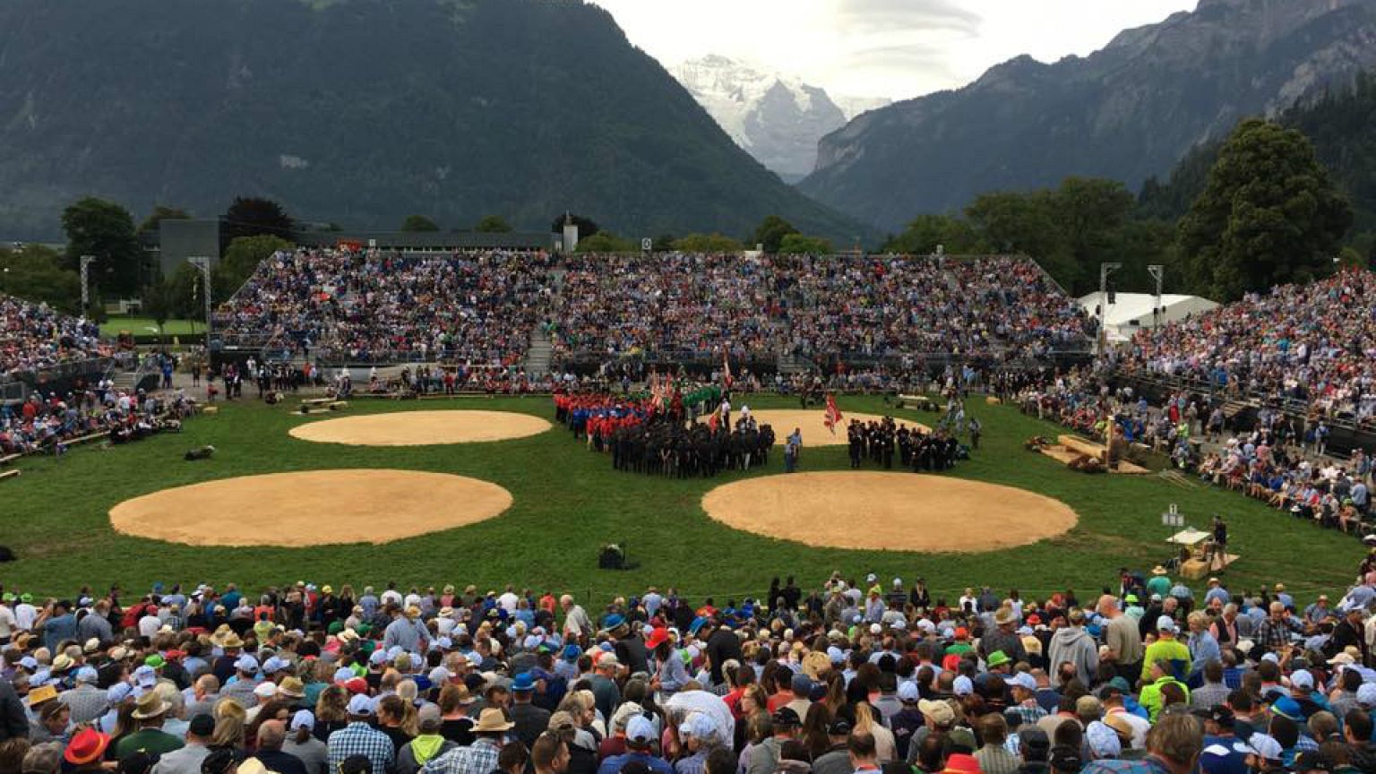 10 Tweets zum Unspunnen-Fest: Ächti Tradition oder Schweizer Machos?