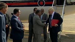 ترحيب ليبي بوزير بريطاني والموسيقى نشاز