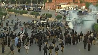 فيديو: اشتباكات عنيفة اثناء مظاهرات منددة بترامب في باكستان