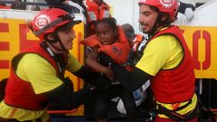 Migranti, Zerai: "L'Europa vuole muoiano in silenzio"