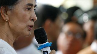 آنگ سان سوچی امدادگران بین‌المللی را به حمایت از تروریست‌ها متهم کرد