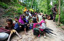 Рохинджа бегут в Бангладеш