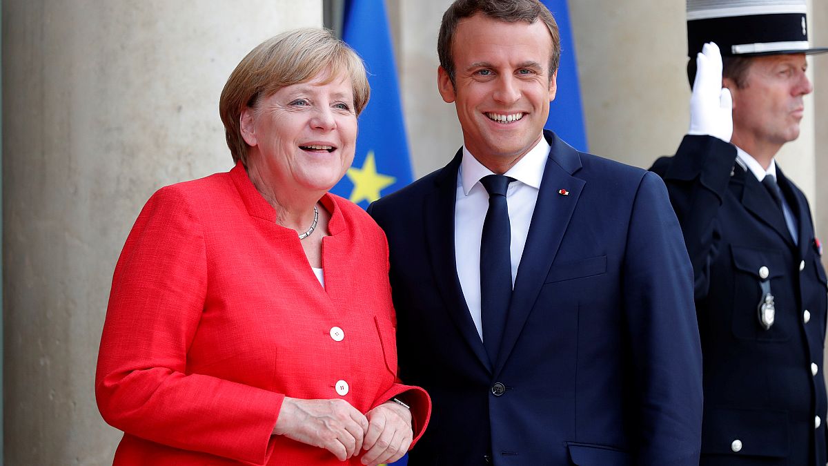 Liderler Paris'te kaçak göçe çözüm için toplandı