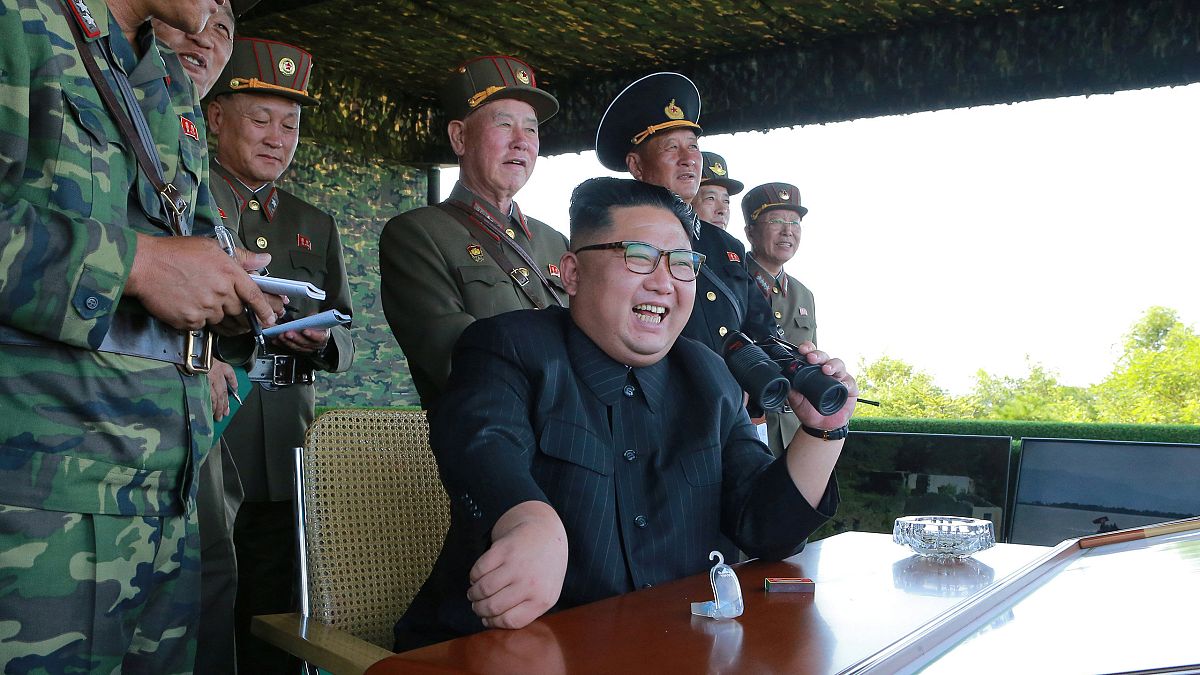 كوريا الشمالية تتحدى خصومها وتطلق صاروخا باليستيا جديدا على اليابان