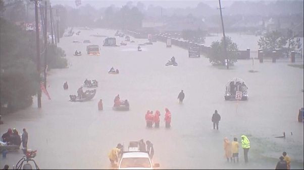 30 mil desalojados em Houston 30 mil desalojados em Houston