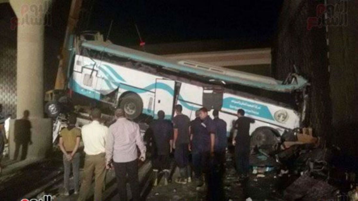 عشرات القتلى والجرحى في حادث تصادم بصعيد مصر
