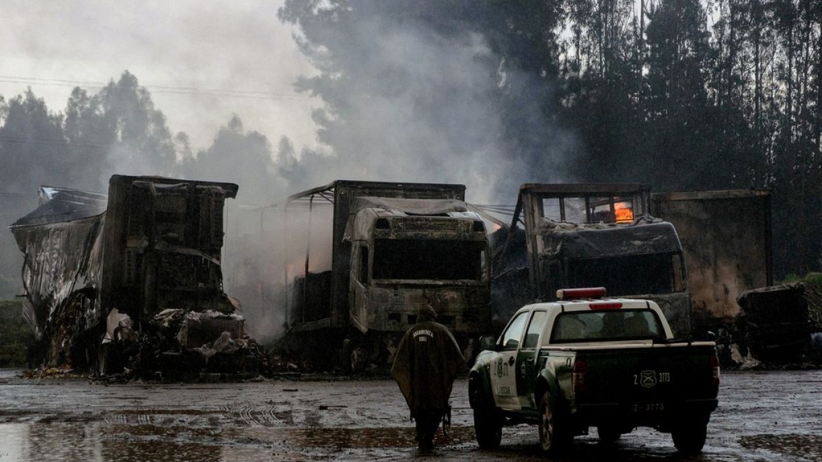 29 camiões incendiados no Chile na disputa Mapuche.