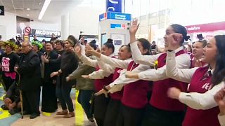 Hero's welcome for victorious Black Ferns in NZ