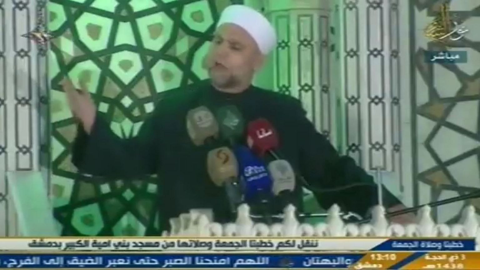 إمام المسجد الأموي يدعو السوريين إلى أداء فريضة الحج على جبل قاسيون