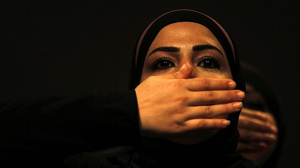 "Minden testüregembe behatoltak" "Minden testüregembe behatoltak"