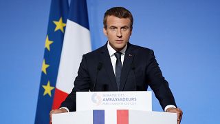 Macron dénonce le "terrorisme islamiste" et fixe les règles de sa diplomatie