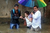 #MumbaiSinks: Über 500 Tote nach Monsun-Regen in Indien