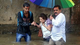 #MumbaiSinks: Über 500 Tote nach Monsun-Regen in Indien