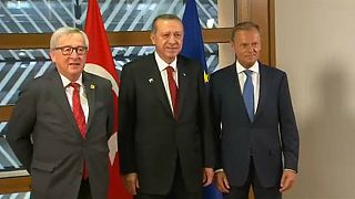 یونکر: ترکیه می خواهد روند الحاق به اروپا را متوقف کند