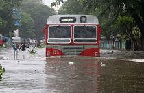 В воде по пояс: наводнение в Мумбаи