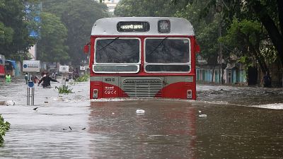 Monsunregen legt indische Großstadt Mumbai lahm