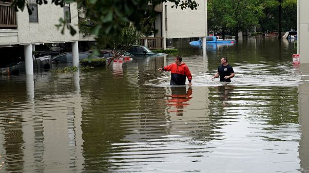 A hurikán az infrastruktúrát is súlyosan megrongálta Houstonban. A hurikán az infrastruktúrát is súlyosan megrongálta Houstonban.