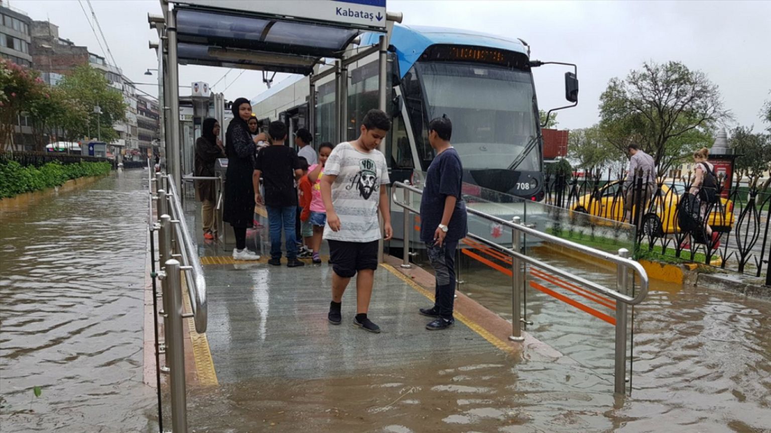 İstanbul ulaşımında yağmur çilesi