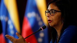 Venezuela decreta la persecución de los "traidores"
