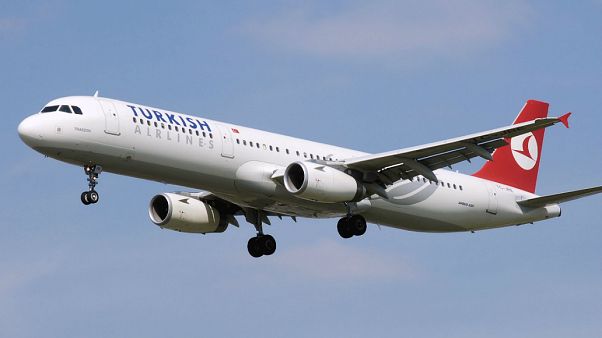 Londra: pilota rifiuta di rimpatriare immigrato afghano Londra: pilota rifiuta di rimpatriare immigrato afghano