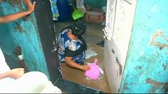 Inundações paralisam Mumbai e reclamam cinco vidas