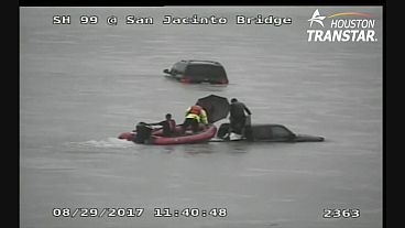 Guarda Costeira de Houston recorre a meios aéreos para operações de resgate