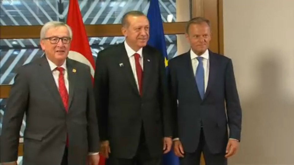 جون كلود يونكر:”"تركيا تبتعد عن أوروبا بخطوات كبيرة"