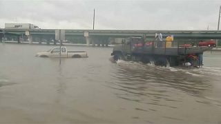 Destruidor Harvey regressa a terra