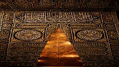 الكعبة تكتسي حلتها الجديدة