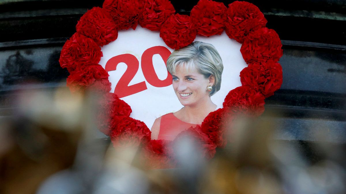 Prenses Diana ölümünün 20'nci yıl dönümünde anıldı