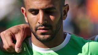 محرز يغادر المعسكر التدريبي لمنتخب الجزائر بإتجاه برشلونة لحسم صفقة انتقاله