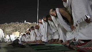 Peregrinos muçulmanos convergem para o Monte Arafat