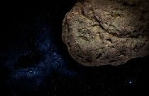 Egy aszteroida suhan el a Föld mellett