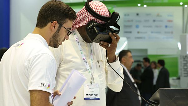 تجربة الحج من خلال تقنية "الواقع الافتراضي" تجربة الحج من خلال تقنية "الواقع الافتراضي"