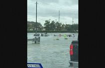 Emberlánc mentett ki egy férfit az árvízből Houstonban