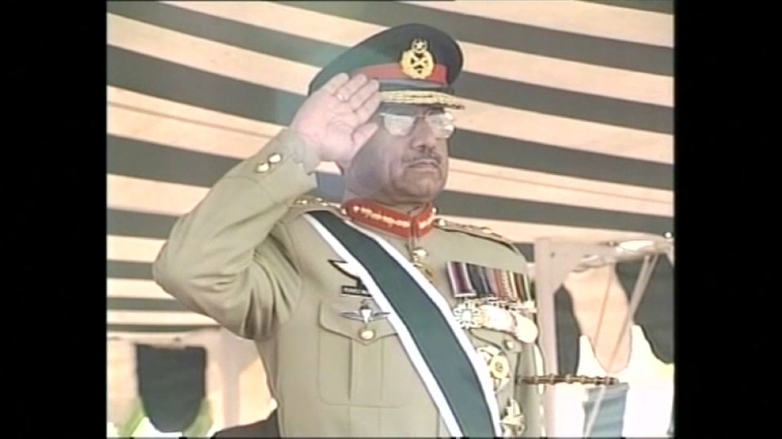 La Justicia paquistaní declara prófugo a Musharraf en el caso del asesinato de Benazir Bhutto