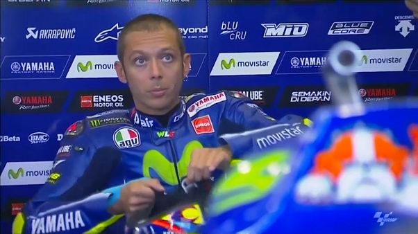 MotoGp: Rossi cade in allenamento e si frattura tibia e perone, il Mondiale è un miraggio MotoGp: Rossi cade in allenamento e si frattura tibia e perone, il Mondiale è un miraggio