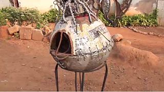 Cameroun : des objets d'art à partir de matériaux récupérés