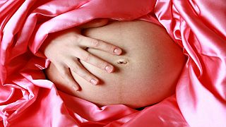 بارداری و زایمان نوجوانان: آمارها از شرق تا غرب
