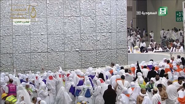Hajj : les pèlerins lapident les stèles Hajj : les pèlerins lapident les stèles