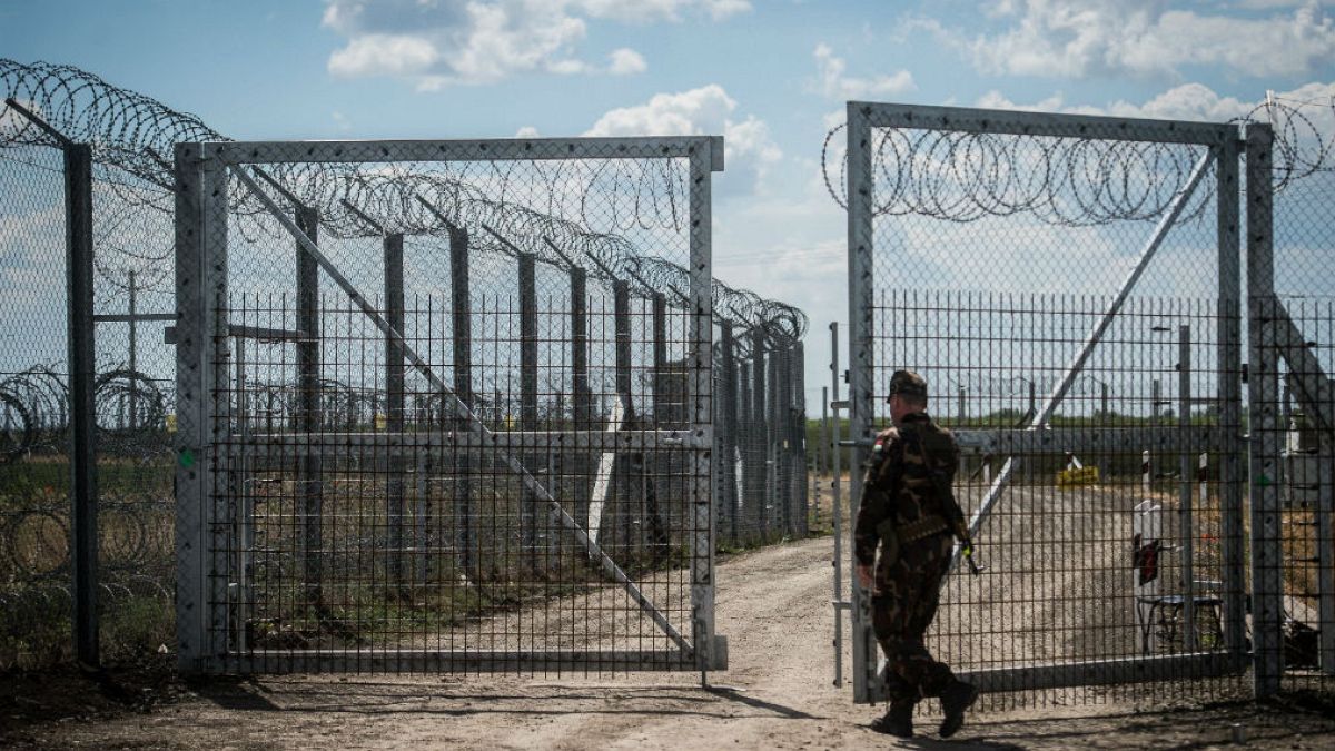 "Az EU nem finanszírozza határkerítések építését"