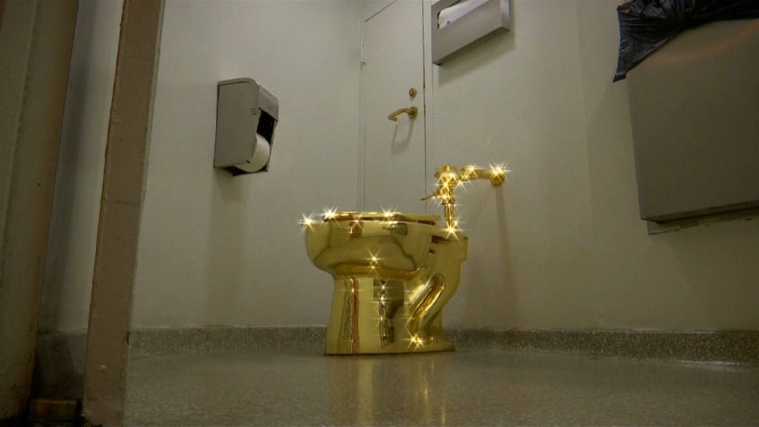 Have you ever wanted to sit on a golden throne ?