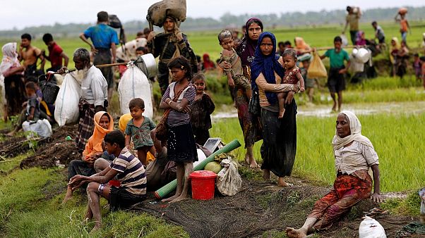 طی یک هفته خشونت، بیش از ۲۶۰۰ خانه در شمال غرب میانمار سوزانده شد طی یک هفته خشونت، بیش از ۲۶۰۰ خانه در شمال غرب میانمار سوزانده شد