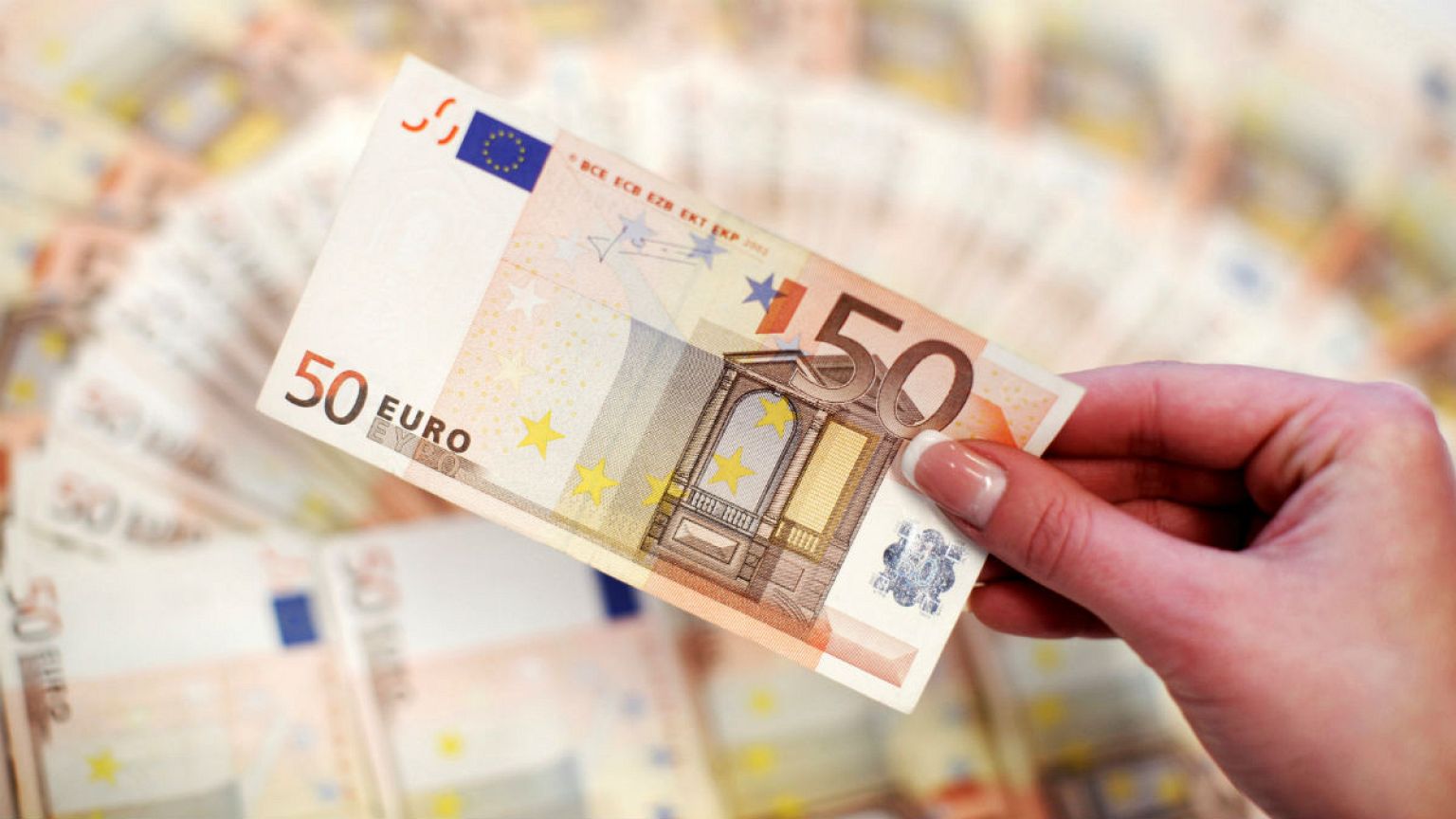 Δρομολογήθηκε η έξοδος της Ελλάδας από τη διαδικασία υπερβολικού ελλείμματος