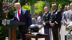 Image: U.S. President Trump welcomes U.S. Military Academy Football Team at