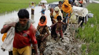 Рохинджа бегут в Бангладеш