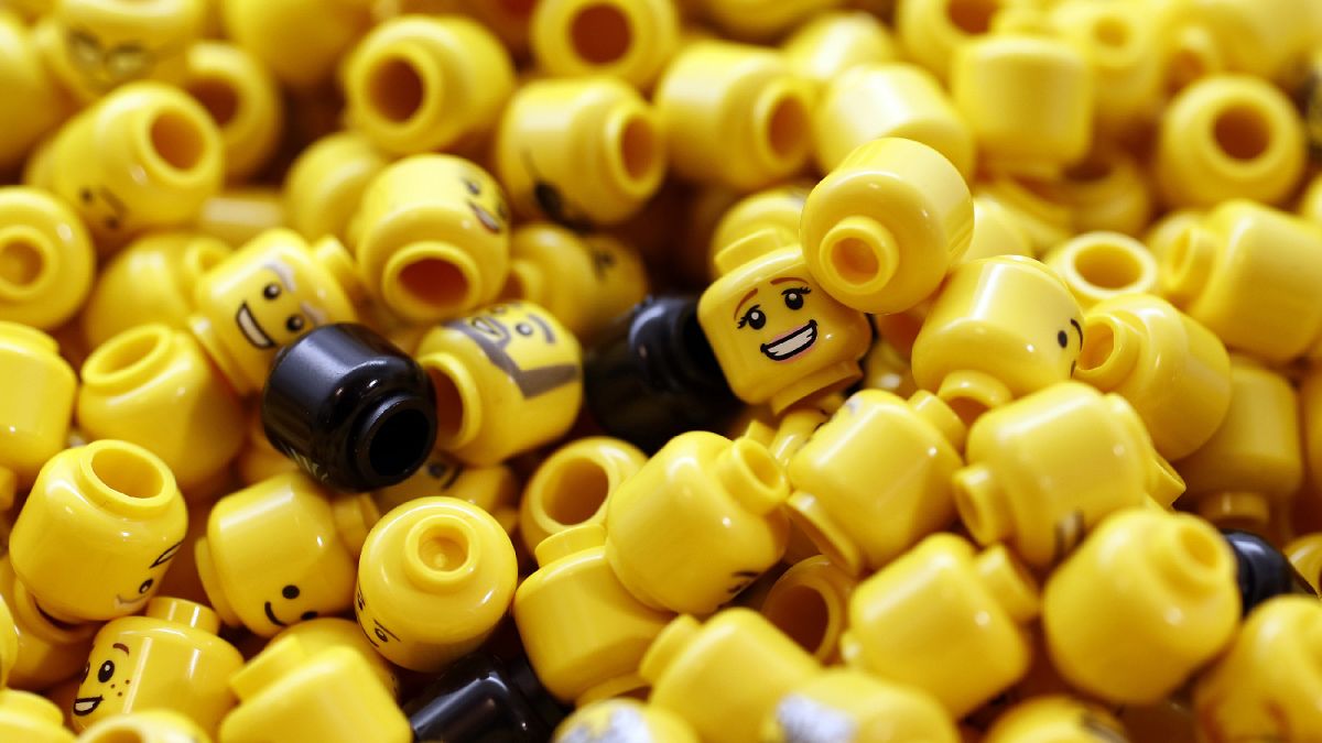 Lego streicht 1400 Stellen