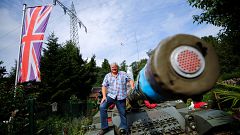Gegen Brexit: Panzer im Garten