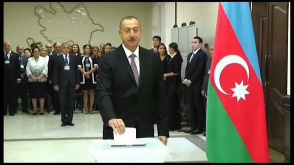 Bakü yolsuzluk suçlamalarını reddetti Bakü yolsuzluk suçlamalarını reddetti