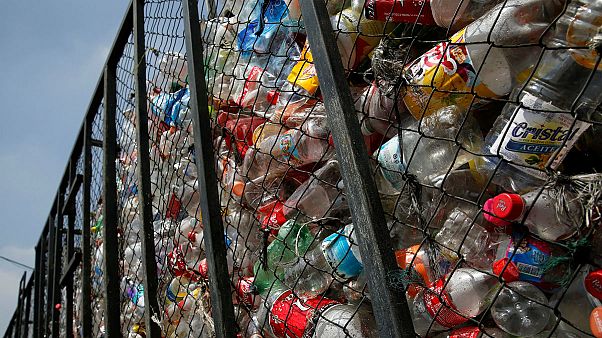 Τέλος τα αναψυκτικά στα σχολεία από το 2018 Τέλος τα αναψυκτικά στα σχολεία από το 2018